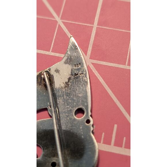 Antique Sterling Black Cabochon & Inlay Two Tone Push-Pull Trombone Back Brooch - Picture 4 of 7